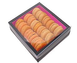 Macaron box 3 row black fuchsia Paris